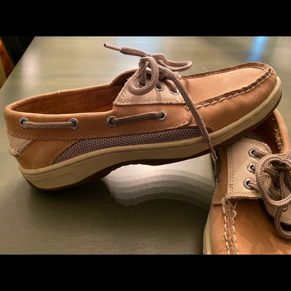 Men’s gently worn Sperrys.